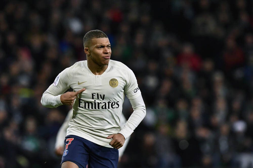 男子用AI生成“车展虚假低俗视频” 警方通报：行拘10日